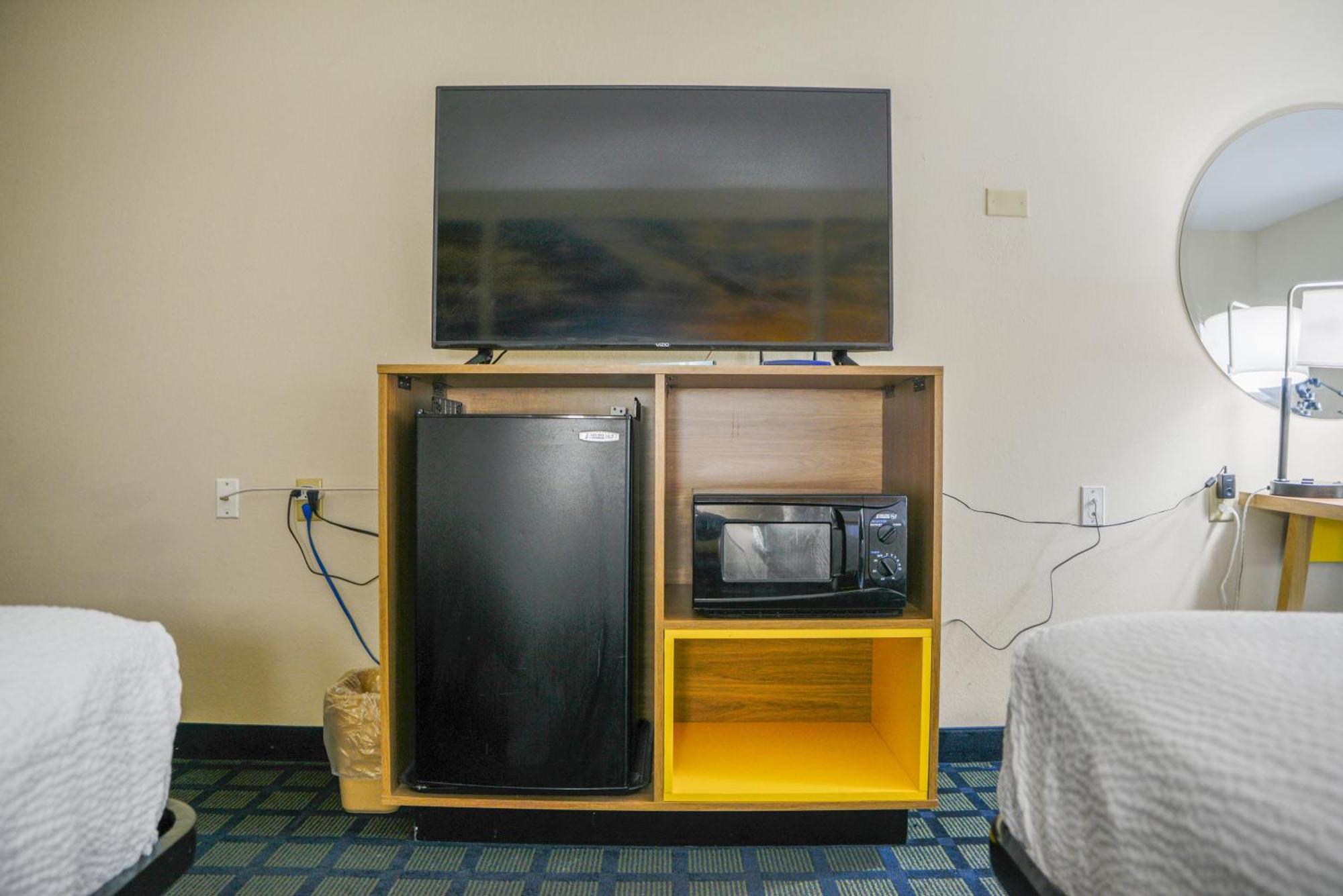 Days Inn By Wyndham Mount Vernon Bagian luar foto