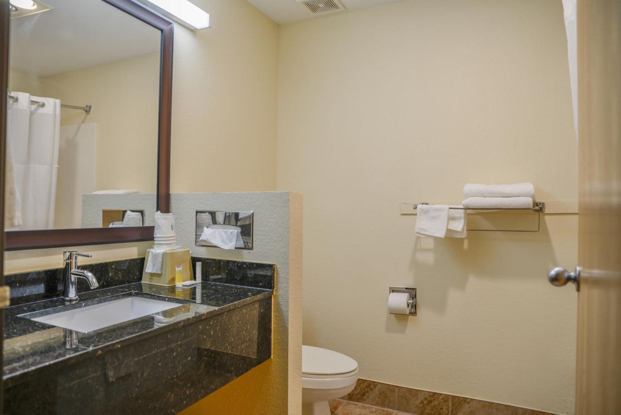 Days Inn By Wyndham Mount Vernon Bagian luar foto
